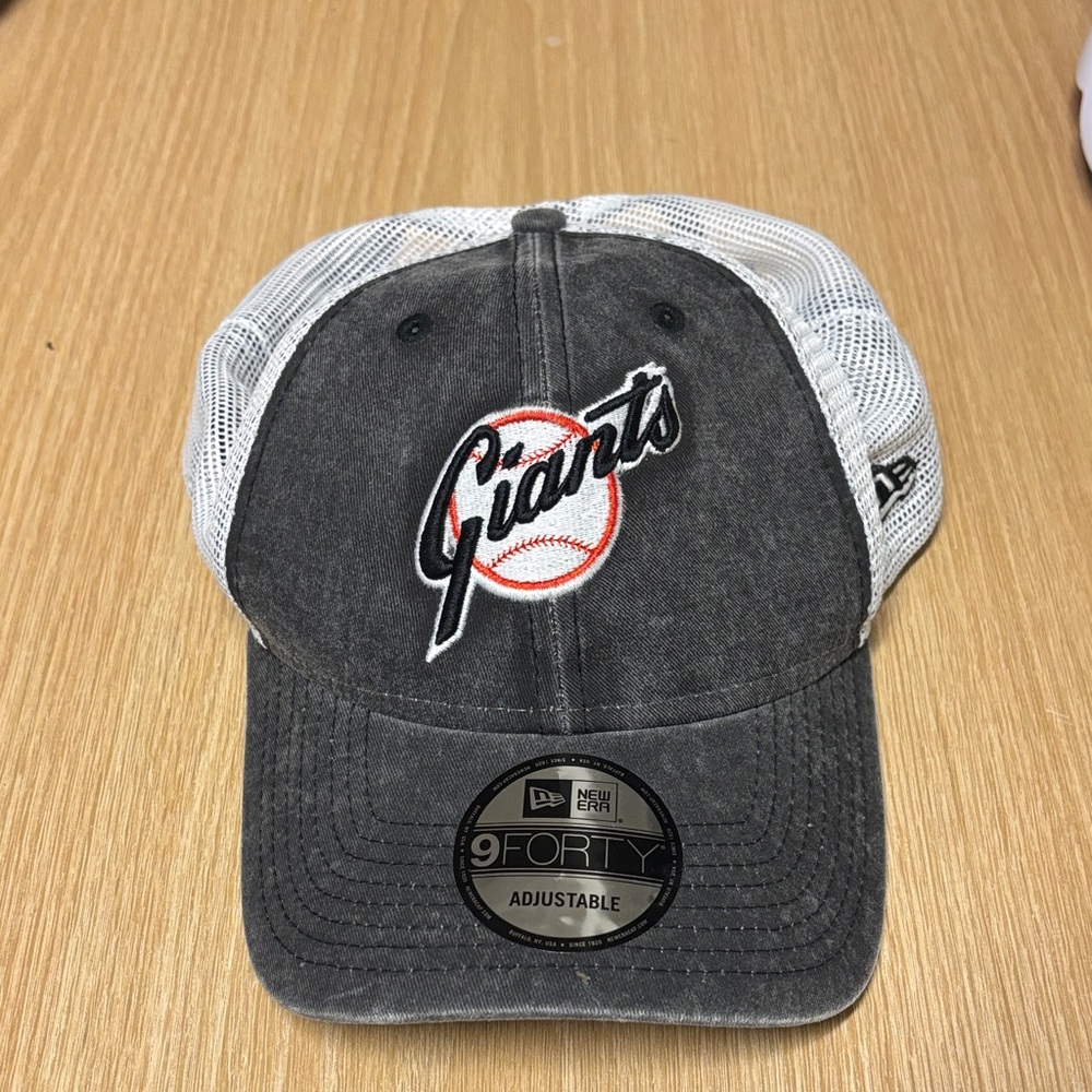 New Era Giants Black and White Cap Cooperstown Collection New with Tags